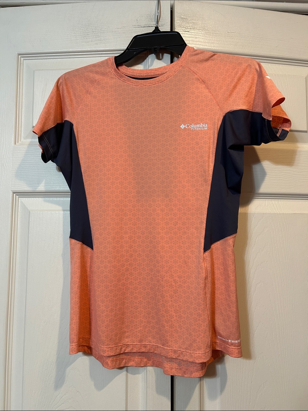Columbia Medium Titanium Omni Freeze Peach and Gray Active Short Sleeve Tee